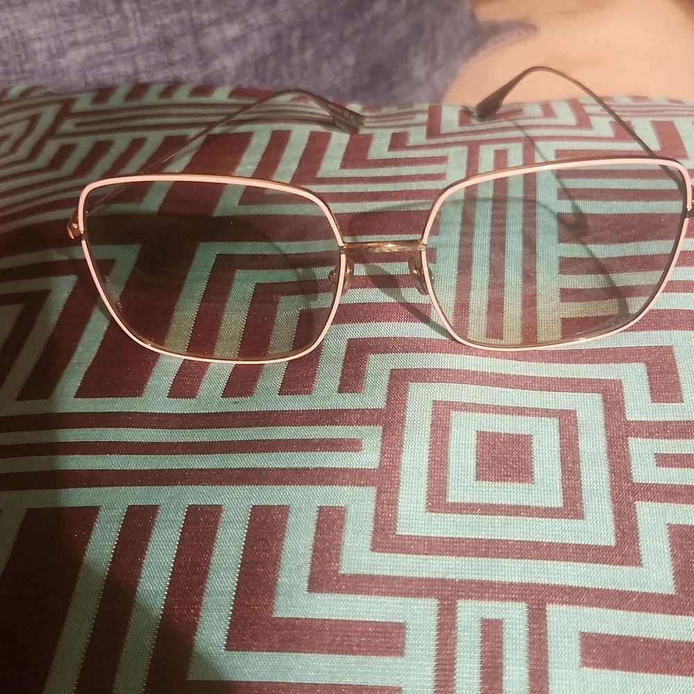 Glass - Picture 2 of 5